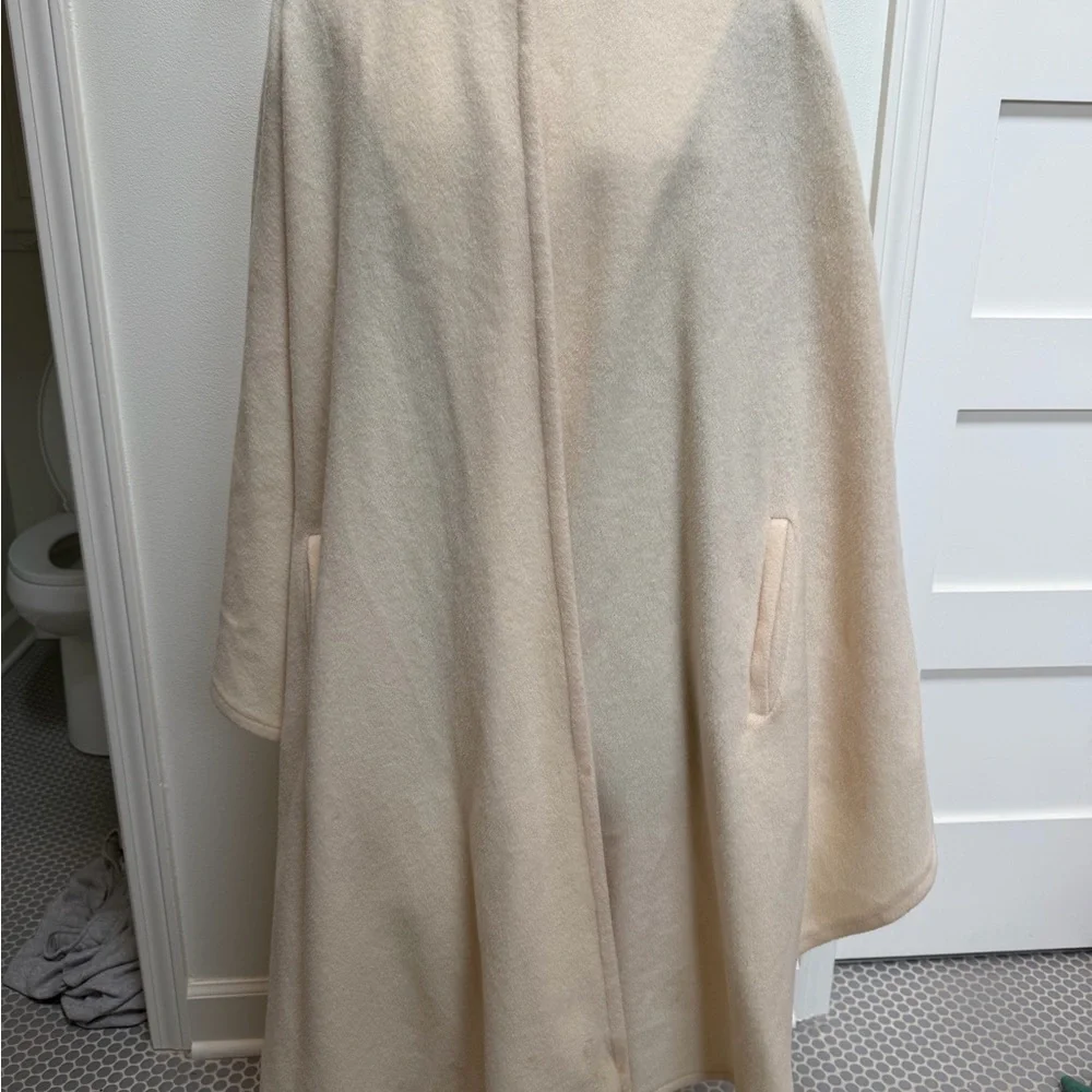 Vintage Cream Wool Alex Hayes Cape with Faux Fur Trim - Picture 2 of 12